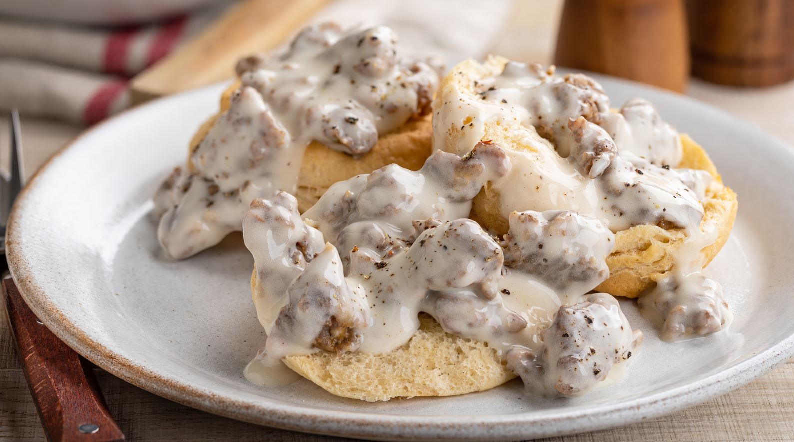 Easy Keto Biscuits and Gravy: A Delicious Low-Carb Breakfast Option Easy Keto Biscuits and Gravy: A Delicious Low-Carb Breakfast Option